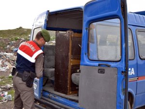 Çöplükte bulunan para kasası alarma geçirdi