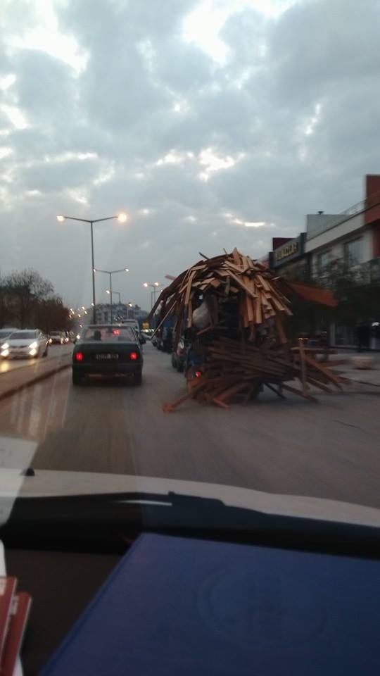 Üç tekerlekli trafiği birbirine kattı!