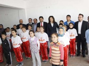 Türkmenoğlu kick-boks kursunu ziyaret etti