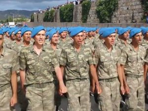 Askerler Osmanlı ordu marşıyla yürüdü