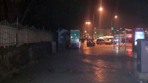 Şüpheli çanta önünde "selfie" çektiler