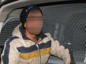 Hırsızlık yapmak için girdiği iş yerinde yakalandı