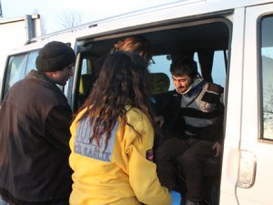 İki minibüs çarpıştı: 1 işçi yaralı