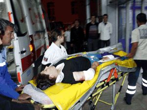 Tüfeğini temizlerken karısını vurdu