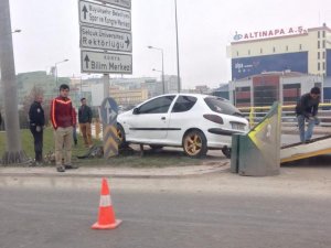 Araç refüje uçtu!