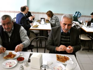 Mevlana ziyaretçileri, Konyalı lokantacıların yüzünü güldürdü