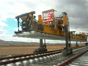 Tren, şehirde yavaş