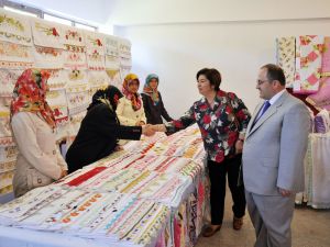 Karaman'da öğrenciler yararına kermes