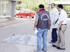 Hava almaya çıktığı balkondan düşerek öldü