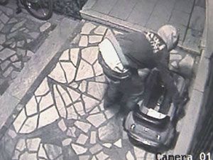 Hırsız, çaldığı akülü aracı geri getirdi