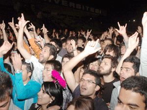 Şenlik zamanı değil!