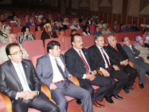 Ticaret öğrencilerinden şiir dinletisi