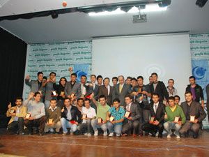 Gençlik mezuniyeti kutladı