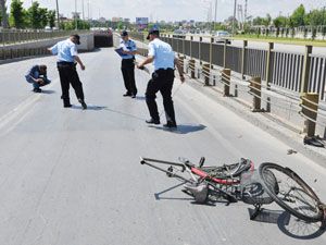 Düşen plaka sürücüyü yakalattı