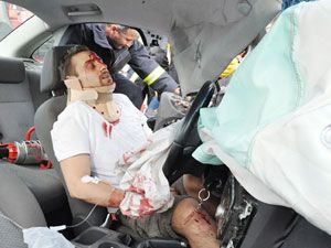 Kazada yaralanan sürücü sıkıştığı yerden kurtarıldı