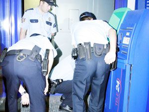 ATM'den para çalmak istediler