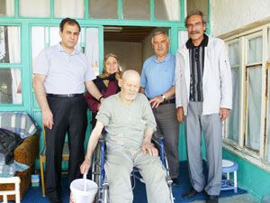 Kulu'da tekerlekli sandalye yardımı