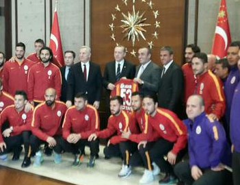 Erdoğan'dan G.Saraylı futbolculara bedelli sorusu