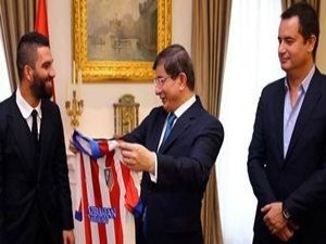 Arda Turan, Ahmet Davutoğlu'nu ziyaret etti