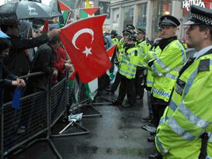 Londra'da 'hepimiz Türküz' sloganları