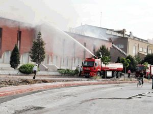 Mobilya mağazasında çıkan yangın korkuttu