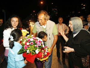 Filistin'den dönen gönüllüler Ankara'da coşkuyla karşılandı