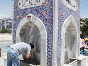 Çini işlemeli Melikşah Çeşmesi yıkılıyor