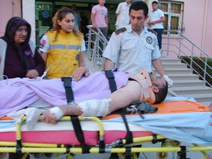 Harç karma makinesine bacağını kaptırdı