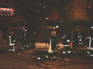 Mobilya atölyesinde korkutan yangın