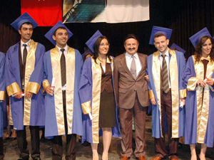 Selçuk İletişim’de mezuniyet sevinci