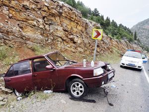 Otomobil çekiciyle çarpıştı: 7 yaralı