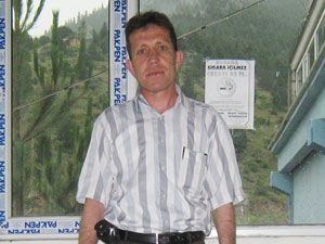 Yüzüne biber gazı sıktığı iddiasıyla polisten şikayetçi oldu