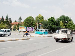 EML kavşağı kazalara davetiye çıkarıyor