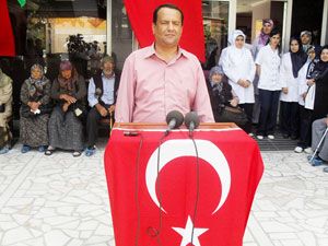 Diyaliz hastaları İsrail’i protesto etti