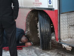 Yolcu indirirken mazotu dondu