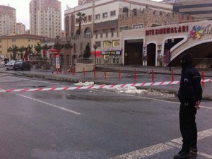 Alışveriş Merkezi Önünde Bomba Düzeneği Bulundu