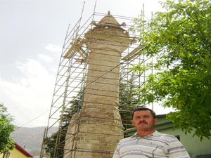 Tarihi minare, restore ediliyor