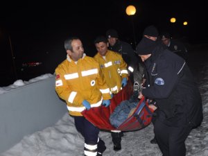 Yaya Üst Geçidinde Donmak Üzereyken Bulundu