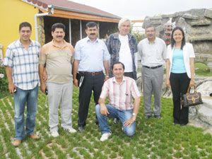 Sarayönü kaymakamı örnek çiftçi tesislerini gezdi