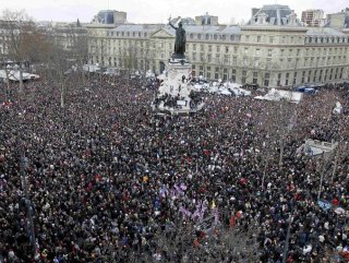 Paris'te milyonlarca kişi Charlie Hebdo için toplandı