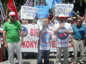 Eğitim-İş Memurluk Kanunu’nu eleştirdi