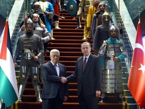 Guardian: Erdoğan'ın Osmanlı sirki