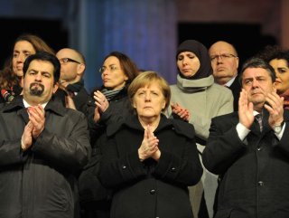 Merkel Berlin'de Müslümanlarla yürüdü