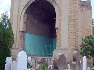 Türbeler onarılıyor