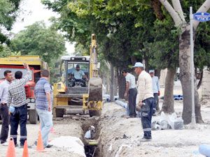 Büyükşehir Belediyesi su şebekesini ıslah ediyor