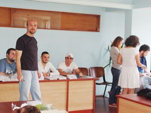 Gönüllü gençlerin şenlik maratonu başladı