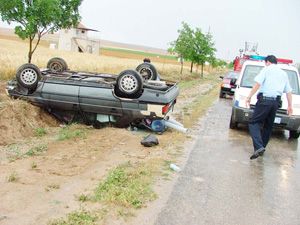 Kontrolden çıkan otomobil takla attı