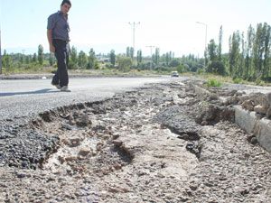 Avşar mahallesi sakinleri yol istiyor