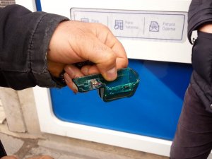 Dolandırıcılar ATM’ye düzenek kurmuş