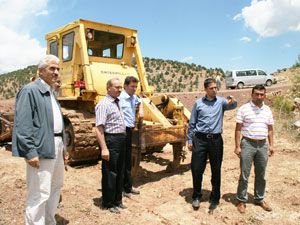 Yapımı süren köy yolları incelendi